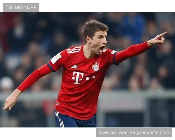 拜仁快速换位撕裂防线，穆勒前点补射完成绝杀