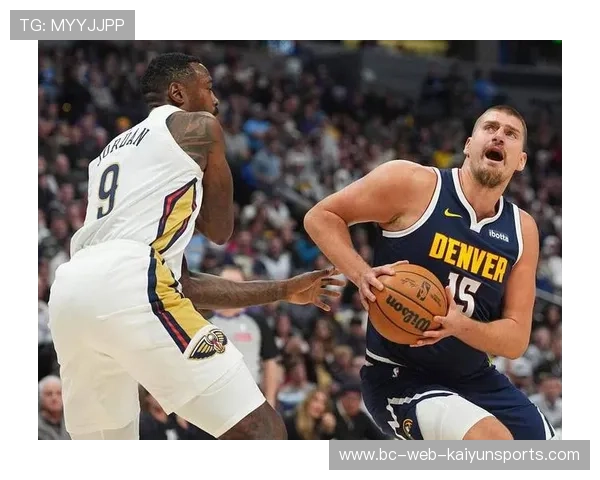 约基奇篮下脚步灵活转身得手，掘金反超比分