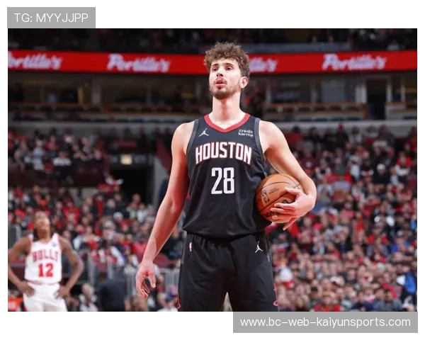 休斯敦火箭快速推进，阿尔佩伦申京策应成功