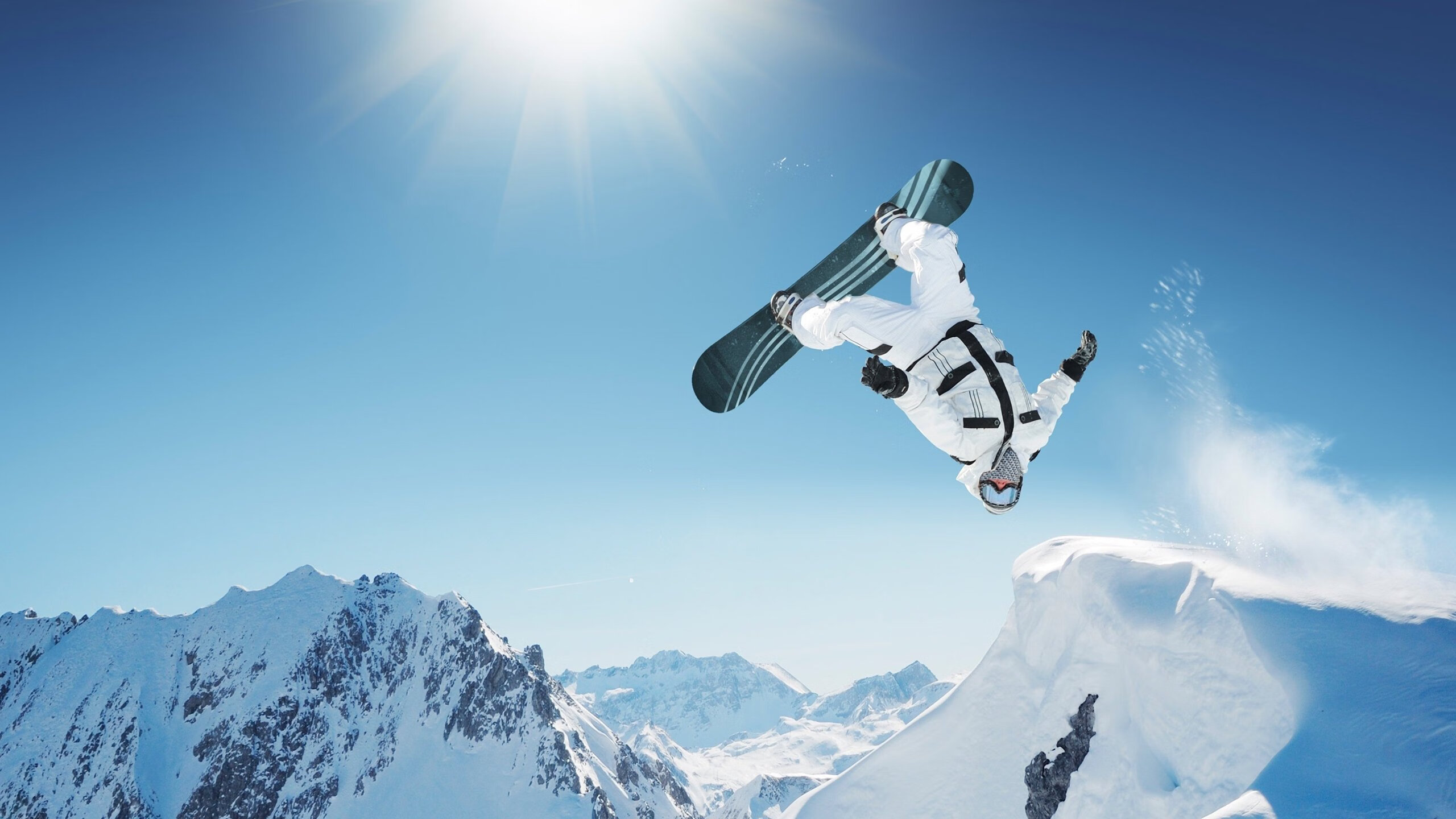 国际足联推出新裁判技术试点，VAR再升级，足球裁判引进vr技术